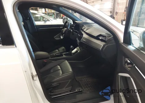 2019 Audi Q3 2.0T Premium из США, поврежденный, VIN WA1AECF36K1068819